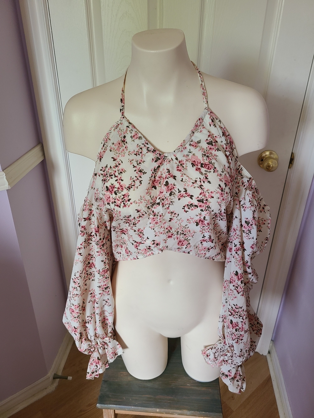 SHEIN White Floral Cold-Shoulder Halter Crop Top